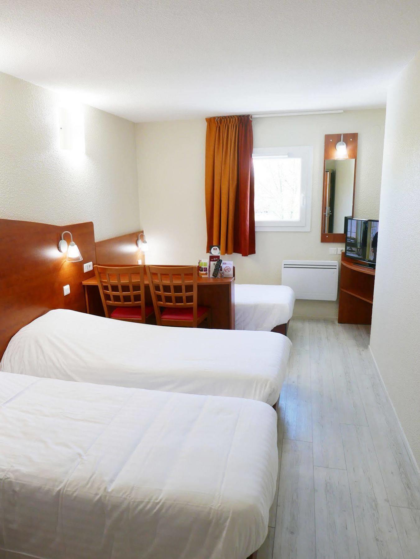 Hotel Lyon - Priest